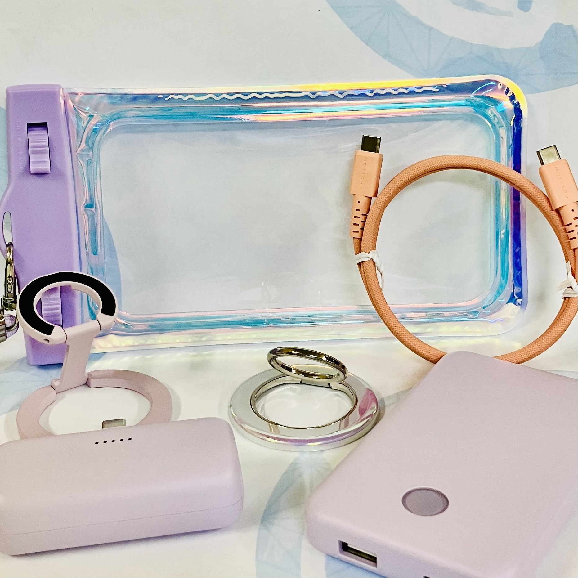 【大分店】透明感たっぷり!オーロラカラーのキラリ光るスマホアイテム